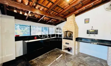 Casa à venda em Jundiaí-SP, no Jardim Tarumã, 3 quartos, 1 suíte, 3 salas, 2 banheiros, 2 vagas, 180 m².