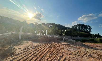Vende Lote em Construção com 656 m²  Horto Florestal - Jundiaí- SP - Área construída construída 358 m² - projetos, fundação, piscina e muro de arrimo.