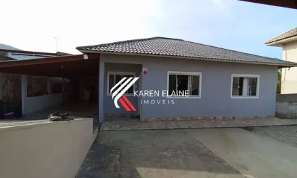 Casa a venda com 3 dormitórios, sozinha no terreno, fundos- biguaçu.