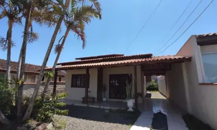 Casa com 3 quartos à venda no Centro, Penha  por R$ 1.200.000