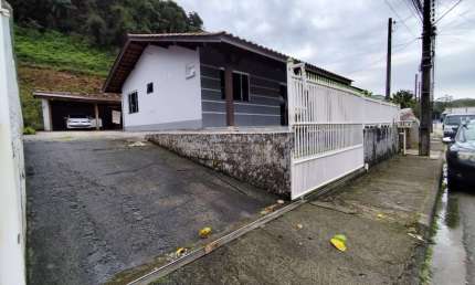 Casa com 3 quartos para alugar no Limeira Baixa, Brusque , 90 m2 por R$ 2.000