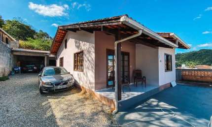 Casa com 3 quartos à venda no Limeira Baixa, Brusque  por R$ 450.000