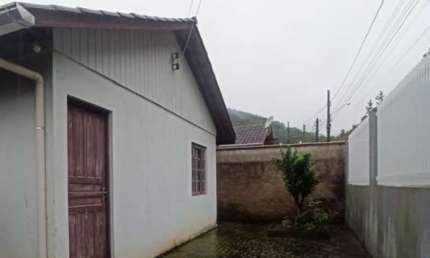 Casa com 3 quartos à venda no Limeira Baixa, Brusque  por R$ 350.000