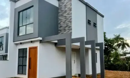 Casa com 3 quartos à venda no Centro, Guabiruba , 89 m2 por R$ 549.000