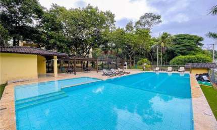 Apartamento à venda na Praia do Forte, Mata de São João-BA: 1 quarto, 1 banheiro, 1 vaga de garagem, 55,00 m² de área.