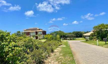 Terreno de 800m² com 2 vagas de garagem em condomínio na Praia do Forte, Mata de São João-BA: uma oportunidade imperdível!