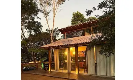 Luxuosa Casa à Venda em  Praia do Forte Mata de São João-BA: 3 quartos, 3 suítes, 1 sala, 3 banheiros, 2 vagas, 180m².