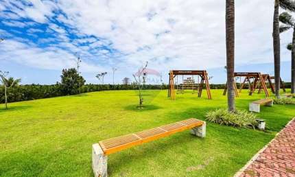 Terreno em Condomínio de Luxo na Praia do Forte-BA com 750m² de Área - Imperdível!