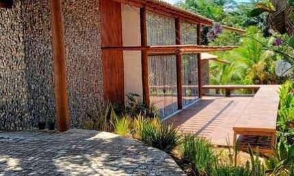 Casa de alto padrão em condomínio à venda em Mata de São João-BA, bairro Açuzinho: 3 quartos, 3 suítes, 1 sala, 4 banheiros, 3 vagas de garagem, 200m².