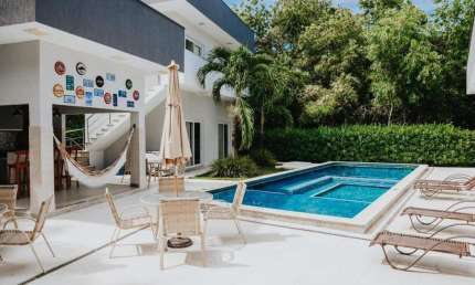 Casa de luxo em condomínio à venda em Itacimirim, Camaçari-BA: 8 quartos, 8 suítes, 1.216 m² de área!