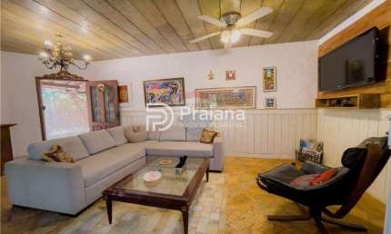 Imperdível Casa à Venda em Praia do Forte, Mata de São João-BA: 3 quartos, 3 suítes, 5 banheiros, 6 vagas, 400m²!
