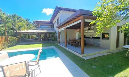 Casa de luxo em condomínio na Praia do Forte com 5 quartos e 320m² de área. Venha conhecer!