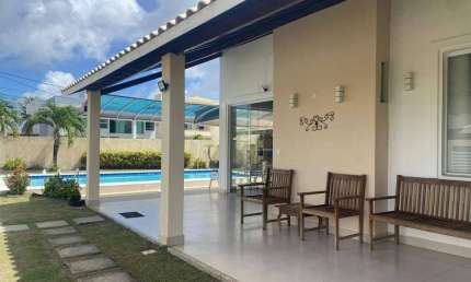 Casa de luxo em condomínio à venda em Guarajuba, Camaçari-BA: 5 quartos, 5 suítes, 1 sala, 6 banheiros, 5 vagas de garagem, 750m².