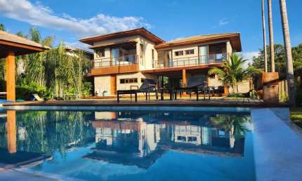 Casa de Luxo em Condomínio na Praia do Forte: 6 Quartos, 2 Salas, 8 Banheiros, 4 Vagas, 800m² - Mata de São João-BA