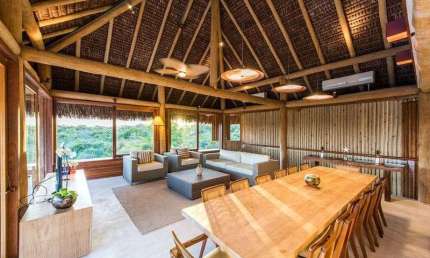 Casa de luxo no condomínio à venda ou locação em Mata de São João-BA, Praia do Forte  4 quartos, 4 suítes, 1 sala, 6 banheiros, 2 vagas, 321m².
