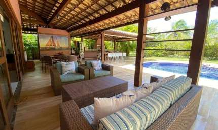 Casa de luxo em condomínio na Praia do Forte, Mata de São João-BA: 4 quartos, 4 suítes, 2 salas, 7 banheiros e 4 vagas de garagem, 400m².