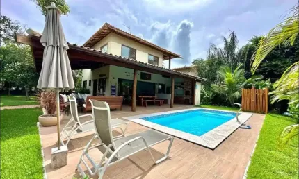 Casa de luxo em condomínio na Praia do Forte, Mata de São João-BA: 5 quartos, 4 suítes, 261m² de conforto e sofisticação!