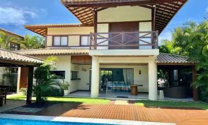 Luxuosa casa em condomínio para locação na Praia do Forte, Mata de São João-BA: 4 quartos, 2 suítes, 1 sala, 6 banheiros, 2 vagas de garagem, 190m².