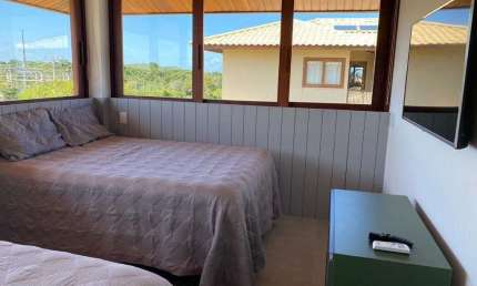 Casa de luxo em condomínio na Praia do Forte: 4 quartos, 4 suítes, 7 banheiros, 380m² - Locação em Mata de São João-BA.