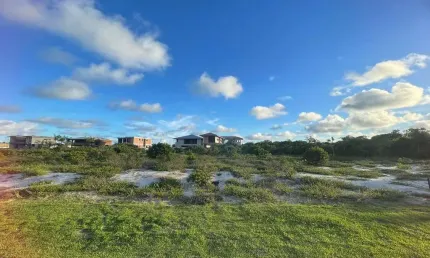 Terreno em Condomínio PRAIA DAS TARTARUGAS  Praia do Forte com 630m² de Área - Mata de São João-BA