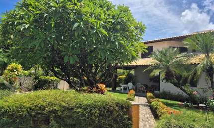 Imperdível oportunidade: Casa em condomínio de luxo em Guarajuba, Camaçari-BA, com 5 quartos, 3 suítes e 226m² de área!