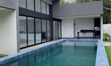Casa à venda em Guarajuba, Camaçari-BA, 4 quartos, 4 suítes, 250m² - Confira!
