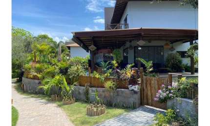 Casa de luxo em condomínio à venda em  Praia do Forte Mata de São João-BA: 3 quartos, 3 suítes, 4 banheiros, 2 vagas, 136m².