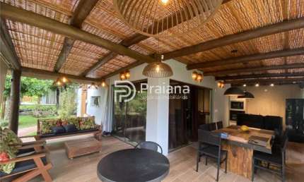 Casa a venda em Praia do Forte,  Mata de São João-BA: 3 quartos, 2 suítes, 3 banheiros, 2 vagas, 136m²