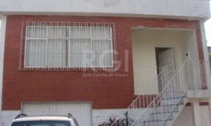Casa para Venda - 124m², 3 dormitórios, sendo 1 suites, 4 vagas - Guarujá