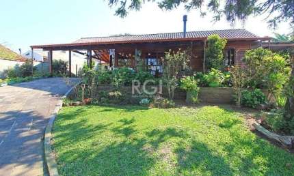 Casa para Venda - 205m², 2 dormitórios, sendo 1 suites, 4 vagas - Cristal