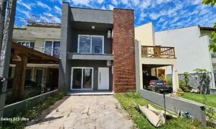 Casa em Porto Alegre, no bairro Hipica, com 3 dormitório(s), e 3 banheiros, à venda.