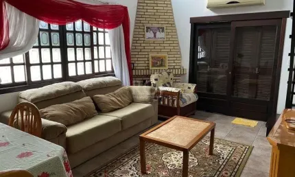Casa para Venda - 330m², 6 dormitórios, 3 vagas - Cavalhada