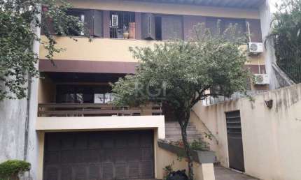 Casa para Venda - 311m², 4 dormitórios, sendo 2 suites, 4 vagas - Glória