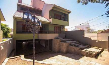 Casa para Venda - 443m², 3 dormitórios, 4 vagas - Alto Petrópolis