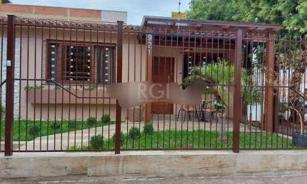 Casa para Venda - 160m², 3 dormitórios, sendo 1 suites, 2 vagas - Santa Maria Goretti