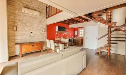Apartamento 94m² - semi mobiliado, 2 dormitórios, 1 suíte, terraço e 2 vagas de garagem no Moinhos de Vento