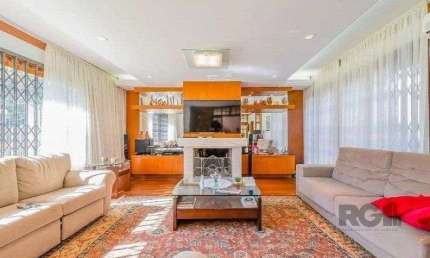 Casa 221m² - 3 dormitórios, 1 suíte, 4 vagas de garagem no bairro Vila Assunção