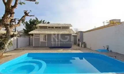 Casa para Venda - 101m², 3 dormitórios, sendo 1 suites, 3 vagas - Guarujá