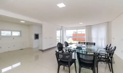 Excelente cobertura de 238m² com 3 dormitórios e 2 vagas.