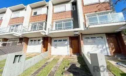 Sobrado para Venda - 100m², 3 dormitórios, sendo 3 suites, 2 vagas - Portal Do Guarujá
