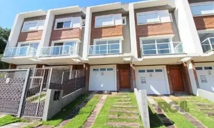 Sobrado para Venda - 100m², 3 dormitórios, sendo 3 suites, 2 vagas - Portal Do Guarujá