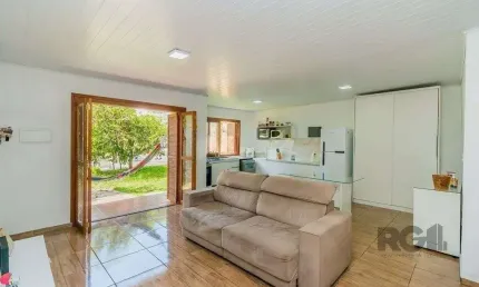 Casa de 2 dormitórios com 98m² no Bairro Lomba do Pinheiro