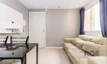 Apartamento de 2 dormitórios de 42m², no bairro Glória
