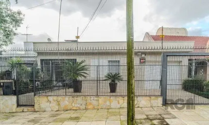 Casa com 3 quartos à venda na Travessa Miguel Pereira, 192, Medianeira, Porto Alegre