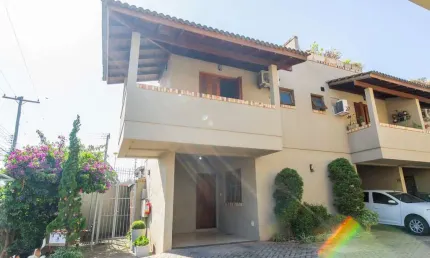 Casa em condomínio de 105m² - 2 dormitórios e 1 vaga no bairro Guarujá