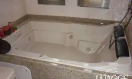 Casa com 4 dormitórios, sendo uma suíte , e 530 area privativa