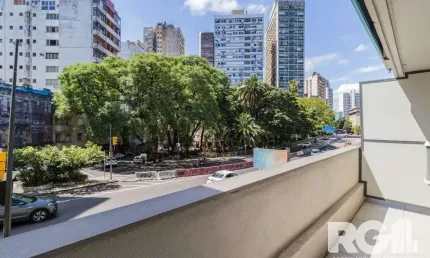 Studio localizado no Centro Histórico de Porto Alegre, uma das ruas mais charmosas e antigas de Porto Alegre.
