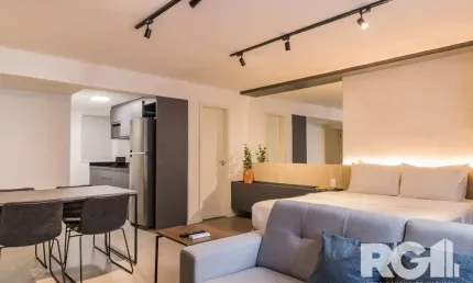 Studio com localização no centro histórico de porto alegre, uma das ruas mais charmosas e antigas de porto alegre.