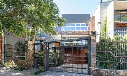 Casa com 3 quartos à venda na Rua Caeté, 612, Vila Assunção, Porto Alegre