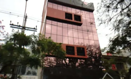 Excelente sala comercial com garden e vaga em frente ao brick da redenção